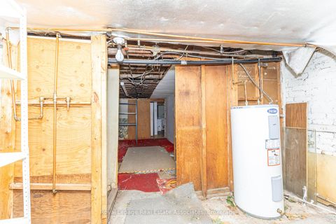 Photo 21 at 654 Bloor Street W, Annex, Toronto