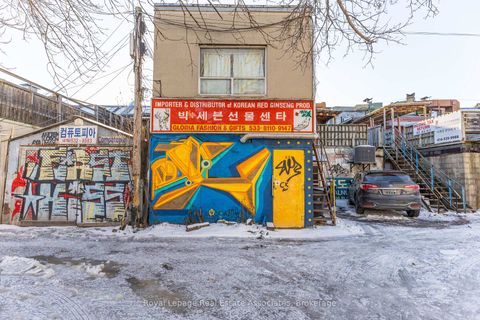 Photo 28 at 654 Bloor Street W, Annex, Toronto