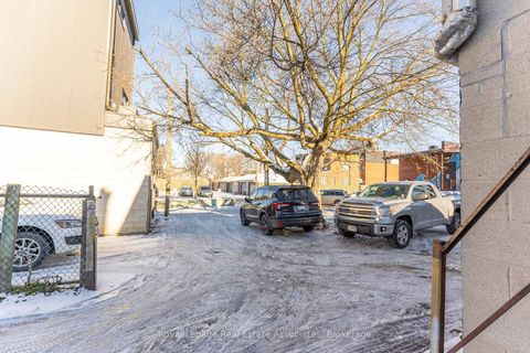 Photo 30 at 654 Bloor Street W, Annex, Toronto