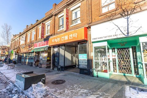 Photo 33 at 654 Bloor Street W, Annex, Toronto