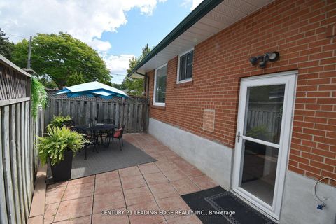 Photo 2 at 84 Allanford Road, Sullivan, Toronto