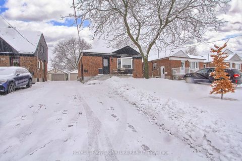 Photo 3 at 9 Rosemarie Drive, Maryvale, Toronto