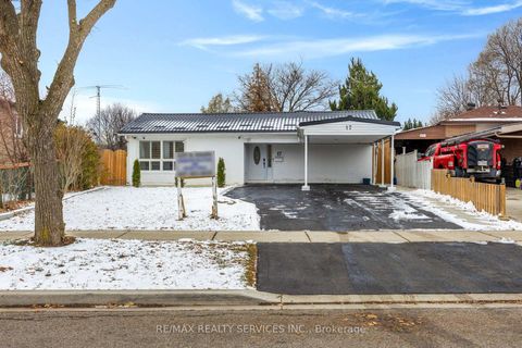 Photo 1 at 17 Avening Drive, Clairville, Toronto