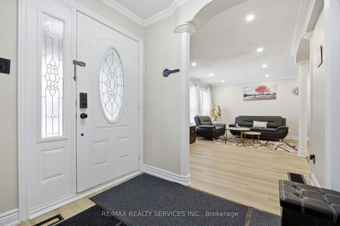 Photo 2 at 17 Avening Drive, Clairville, Toronto