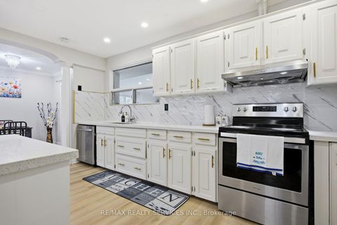 Photo 5 at 17 Avening Drive, Clairville, Toronto