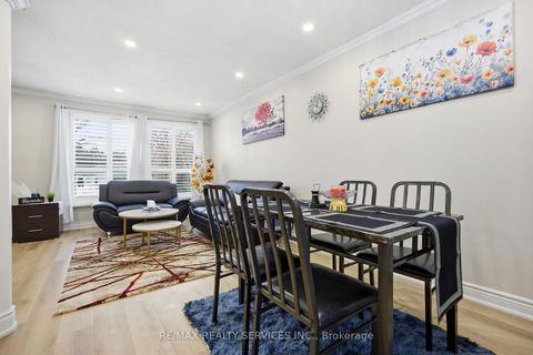 Photo 10 at 17 Avening Drive, Clairville, Toronto