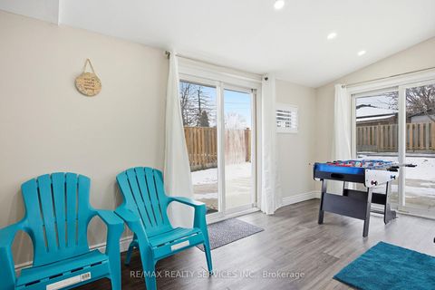 Photo 11 at 17 Avening Drive, Clairville, Toronto