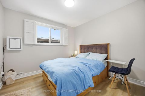 Photo 14 at 17 Avening Drive, Clairville, Toronto