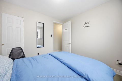 Photo 15 at 17 Avening Drive, Clairville, Toronto