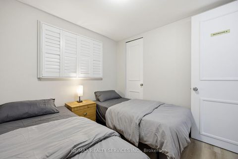 Photo 19 at 17 Avening Drive, Clairville, Toronto