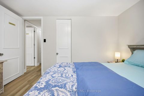 Photo 23 at 17 Avening Drive, Clairville, Toronto