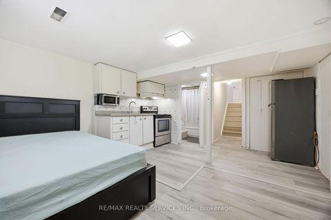 Photo 25 at 17 Avening Drive, Clairville, Toronto