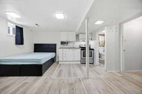 Photo 26 at 17 Avening Drive, Clairville, Toronto