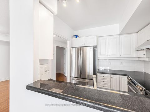 Photo 10 at 719 - 10 Delisle Avenue, St. Clair, Toronto