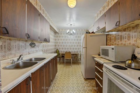 Photo 13 at 909 - 155 Marlee Avenue, Belgravia, Toronto