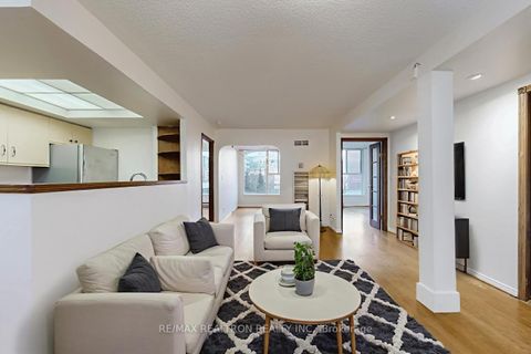 Photo 4 at 402 - 222 The Esplanade Avenue, Waterfront Communities C8, Toronto