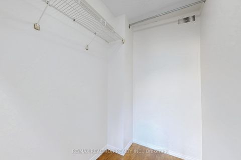 Photo 7 at 402 - 222 The Esplanade Avenue, Waterfront Communities C8, Toronto