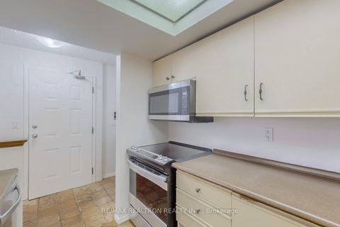 Photo 13 at 402 - 222 The Esplanade Avenue, Waterfront Communities C8, Toronto