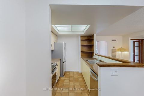 Photo 14 at 402 - 222 The Esplanade Avenue, Waterfront Communities C8, Toronto