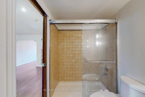 Photo 16 at 402 - 222 The Esplanade Avenue, Waterfront Communities C8, Toronto