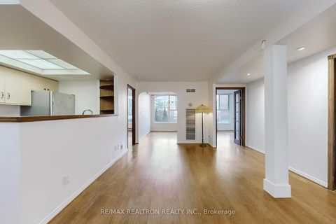 Photo 17 at 402 - 222 The Esplanade Avenue, Waterfront Communities C8, Toronto