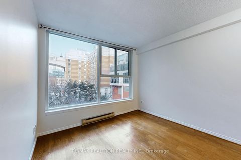 Photo 19 at 402 - 222 The Esplanade Avenue, Waterfront Communities C8, Toronto