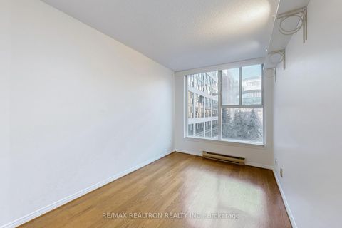 Photo 21 at 402 - 222 The Esplanade Avenue, Waterfront Communities C8, Toronto