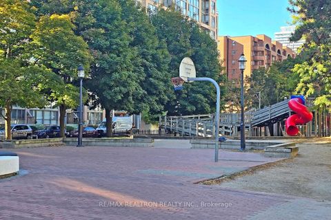 Photo 36 at 402 - 222 The Esplanade Avenue, Waterfront Communities C8, Toronto