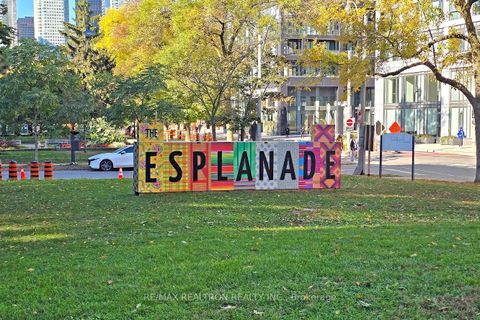 Photo 37 at 402 - 222 The Esplanade Avenue, Waterfront Communities C8, Toronto