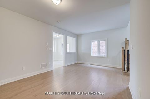 Photo 10 at 23 Virro Court, West Woodbridge, Vaughan