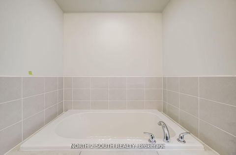 Photo 34 at 23 Virro Court, West Woodbridge, Vaughan