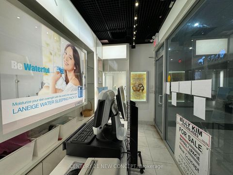 Photo 7 at 36 - 384 Yonge Street, Bay Street Corridor, Toronto