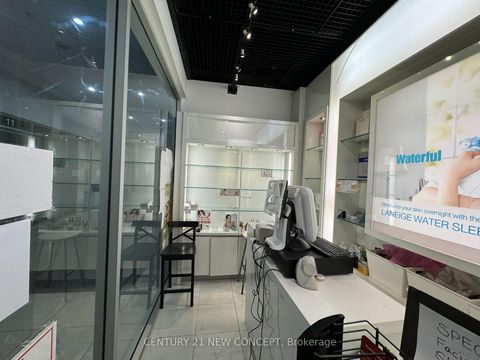 Photo 9 at 36 - 384 Yonge Street, Bay Street Corridor, Toronto