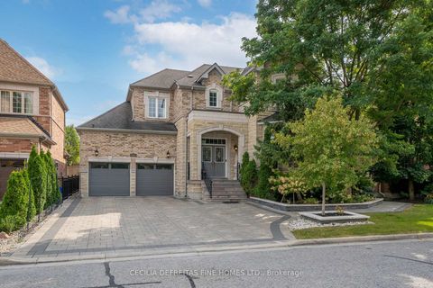 Photo 1 at 11 Beauvista Court, Vellore Village, Vaughan