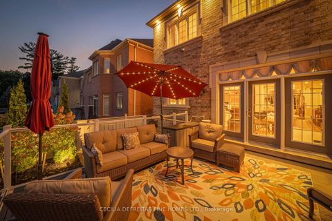 Photo 6 at 11 Beauvista Court, Vellore Village, Vaughan