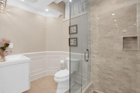 Photo 34 at 11 Beauvista Court, Vellore Village, Vaughan