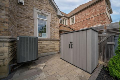 Photo 38 at 11 Beauvista Court, Vellore Village, Vaughan