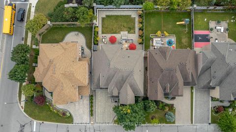 Photo 41 at 11 Beauvista Court, Vellore Village, Vaughan