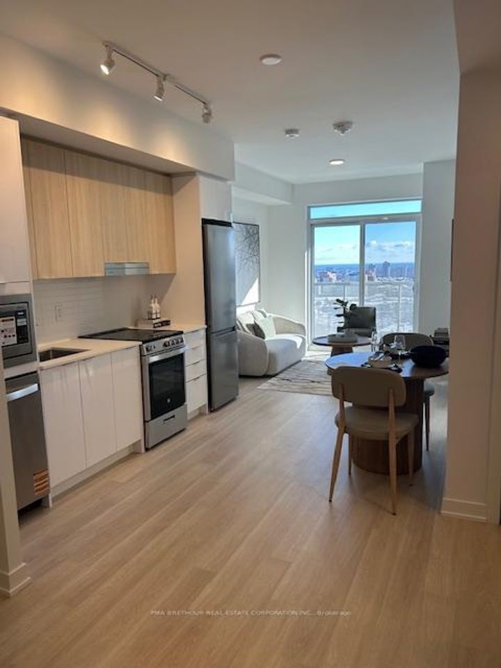 Photo 7 at 1704 - 5105 Hurontario Street N, Hurontario, Mississauga