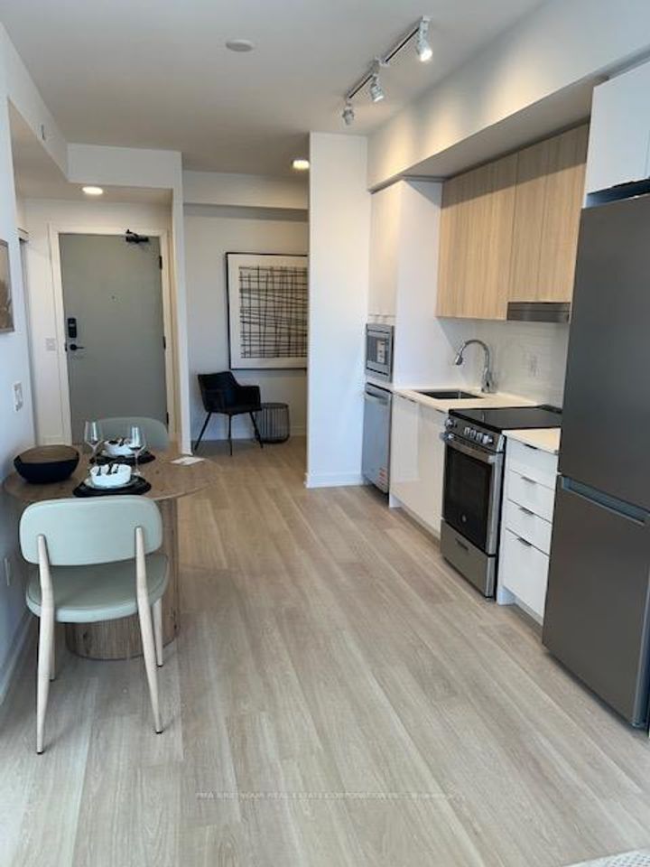 Photo 9 at 1704 - 5105 Hurontario Street N, Hurontario, Mississauga