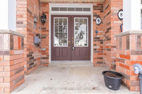 Photo 2 at 9 - 320 Ravineview Drive, Rural Vaughan, Vaughan