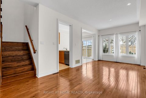 Photo 5 at 9 - 320 Ravineview Drive, Rural Vaughan, Vaughan