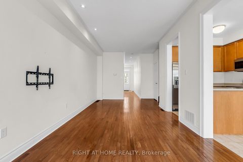 Photo 7 at 9 - 320 Ravineview Drive, Rural Vaughan, Vaughan