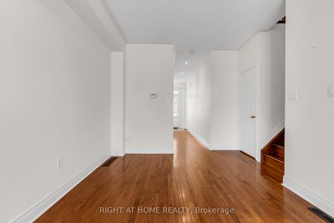 Photo 8 at 9 - 320 Ravineview Drive, Rural Vaughan, Vaughan