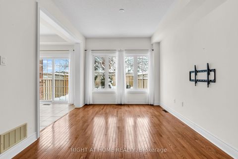 Photo 9 at 9 - 320 Ravineview Drive, Rural Vaughan, Vaughan