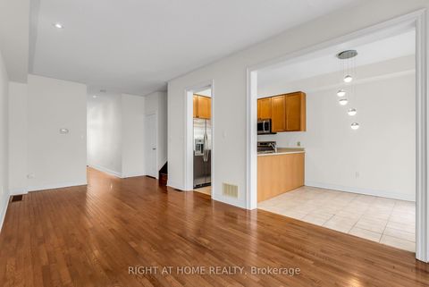 Photo 10 at 9 - 320 Ravineview Drive, Rural Vaughan, Vaughan