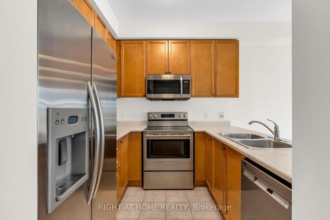 Photo 11 at 9 - 320 Ravineview Drive, Rural Vaughan, Vaughan