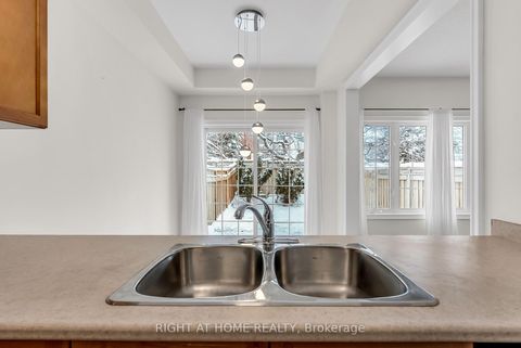 Photo 12 at 9 - 320 Ravineview Drive, Rural Vaughan, Vaughan