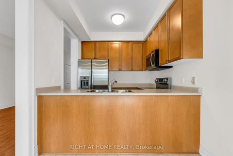 Photo 15 at 9 - 320 Ravineview Drive, Rural Vaughan, Vaughan