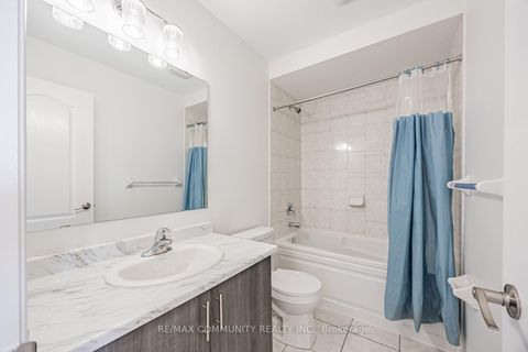 Photo 22 at 4 Healthcote Lane, Central, Ajax